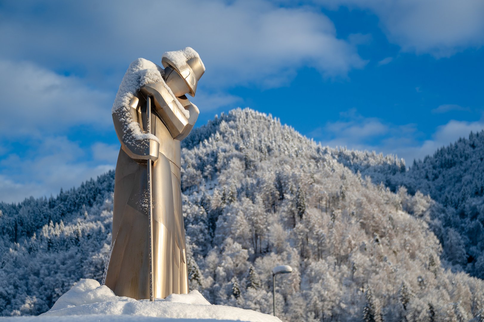 The statue of the ironworker at the roundabout